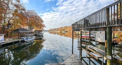 SML Ski School - Pet Friendly Lake Lodge With Waterfront Deck, Firepit, & Game Room