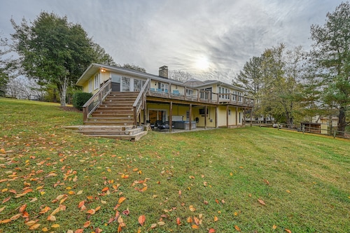 Yellow Fellow - Lake House With hot Tub, Waterfront Deck, Swimming Cove & Firepit