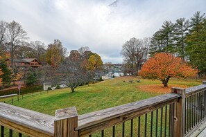 Property grounds - Yellow Fellow - Lake House With hot Tub, Waterfront Deck, Swimming Cove & Firepit (Moneta)