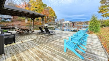 House, Multiple Beds, Hot Tub (Yellow Fellow) | Outdoor dining