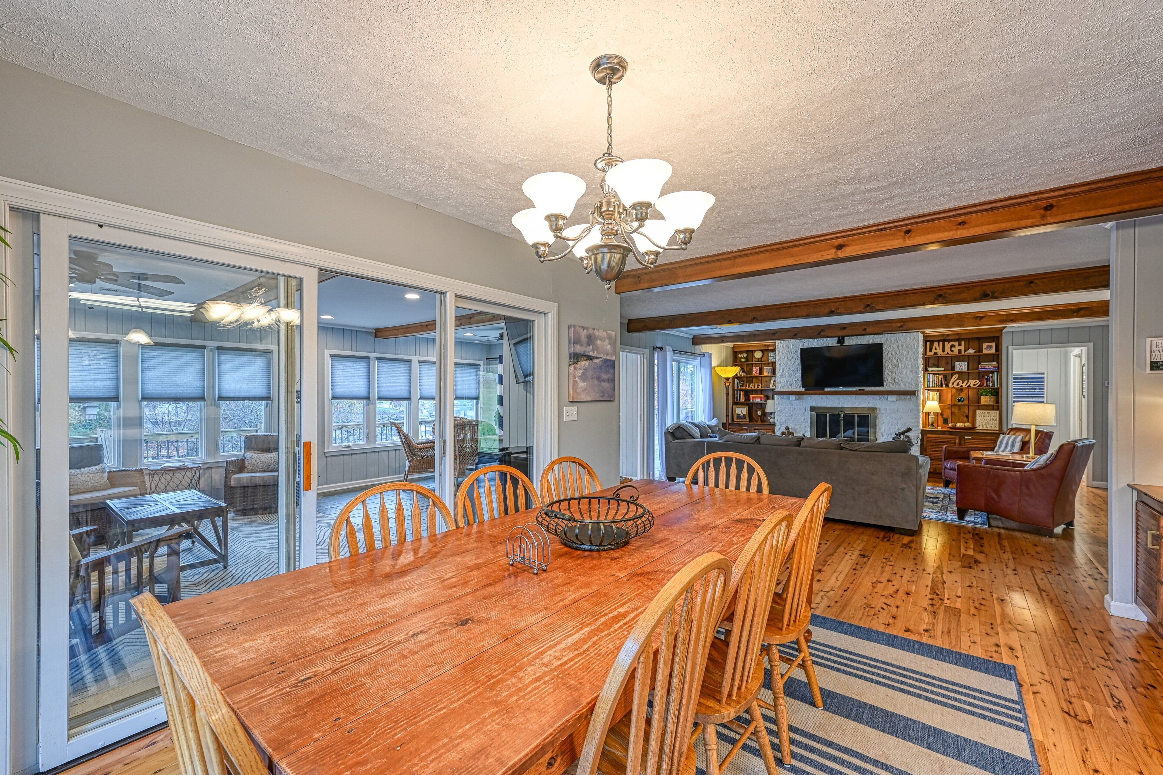House, Multiple Beds, Hot Tub (Yellow Fellow) | Interior