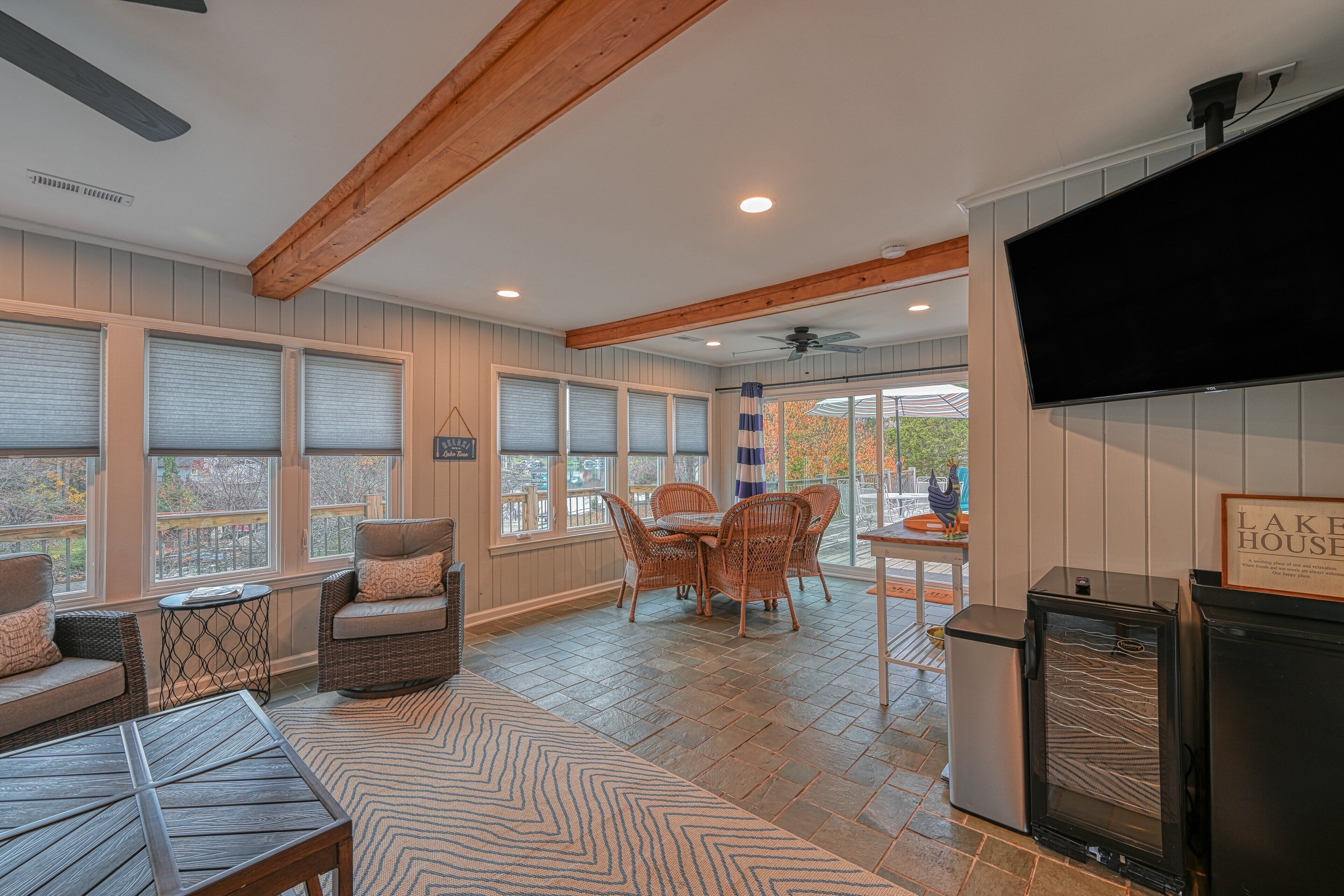 House, Multiple Beds, Hot Tub (Yellow Fellow) | Interior