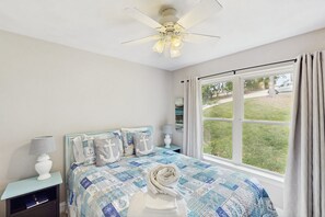 House, Multiple Beds, Patio (Wet Feet Retreat) - Wet Feet Retreat - Beautiful Lake House With Incredible Views and Dock (Moneta)