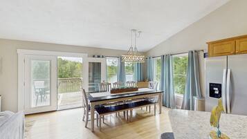 House, Multiple Beds (Wet Feet Retreat) | 3 bedrooms, individually decorated, individually furnished, bed sheets