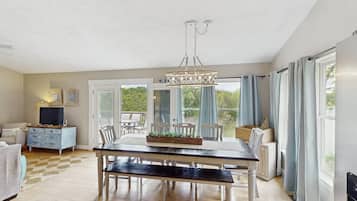 House, Multiple Beds (Wet Feet Retreat) | Living area