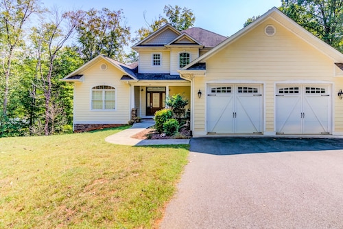 Edelweiss - Lakefront Home With View, Private Dock, Pool Table, 3 Primary Suites