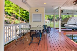 Outdoor dining - Edelweiss - Lakefront Home With View, Private Dock, Pool Table, 3 Primary Suites (Moneta)