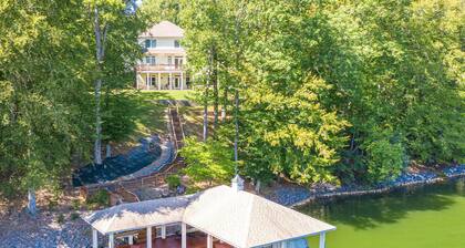 Edelweiss - Lakefront Home With View, Private Dock, Pool Table, 3 Primary Suites