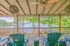 Terrace/patio - The Lodge on Smith Mountain Lake - Lakefront Cabin w/ Dock, hot tub & Pool Table (Huddleston)
