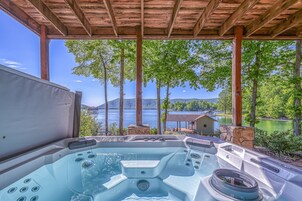 Bañera de hidromasaje al aire libre