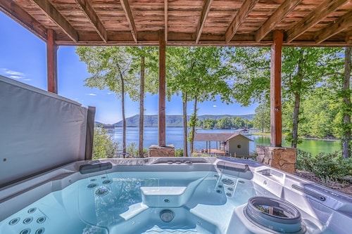 The Lodge on Smith Mountain Lake - Lakefront Cabin w/ Dock, hot tub & Pool Table
