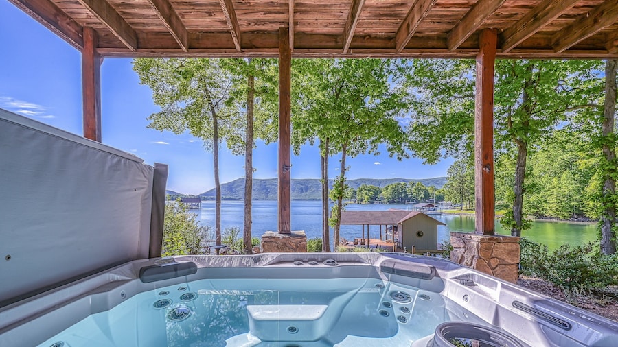 The Lodge on Smith Mountain Lake - Lakefront Cabin w/ Dock, hot tub & Pool Table