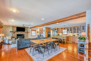 Interior - The Lodge on Smith Mountain Lake - Lakefront Cabin w/ Dock, hot tub & Pool Table (Huddleston)