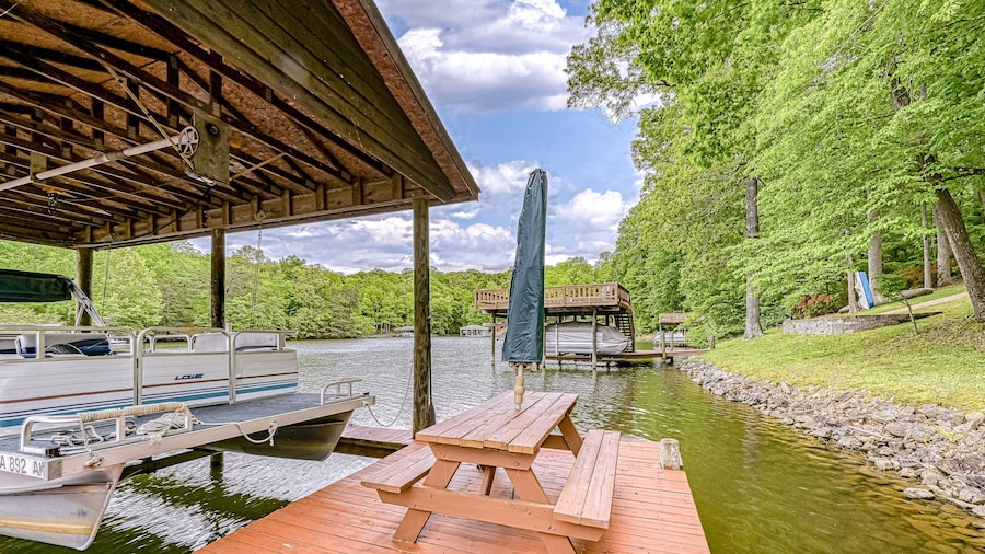 S'thern Rock - Lakefront Home With Views, Dock, Screened Porch, Kayak & Canoe
