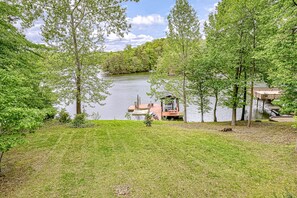 Property grounds - S'thern Rock - Lakefront Home With Views, Dock, Screened Porch, Kayak & Canoe (Moneta)