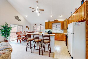 Private kitchen - A Kerr Home - Waterfront Home With Private Dock, Lake Views, Kayaks, Paddleboat, & Pool Table (Moneta)