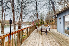 Outdoor dining - A Kerr Home - Waterfront Home With Private Dock, Lake Views, Kayaks, Paddleboat, & Pool Table (Moneta)
