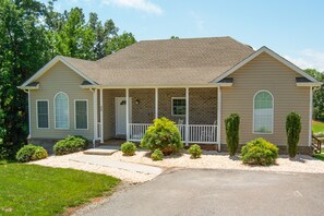 Exterior - Orr at Waterways - Great Home With Powered Dock, Boat Launch, Outdoor Pool, & Beach (Huddleston)