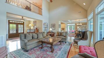 Rumah, Beberapa Tempat Tidur, patio (Soulshine Smith Mountain Lake) | Interior