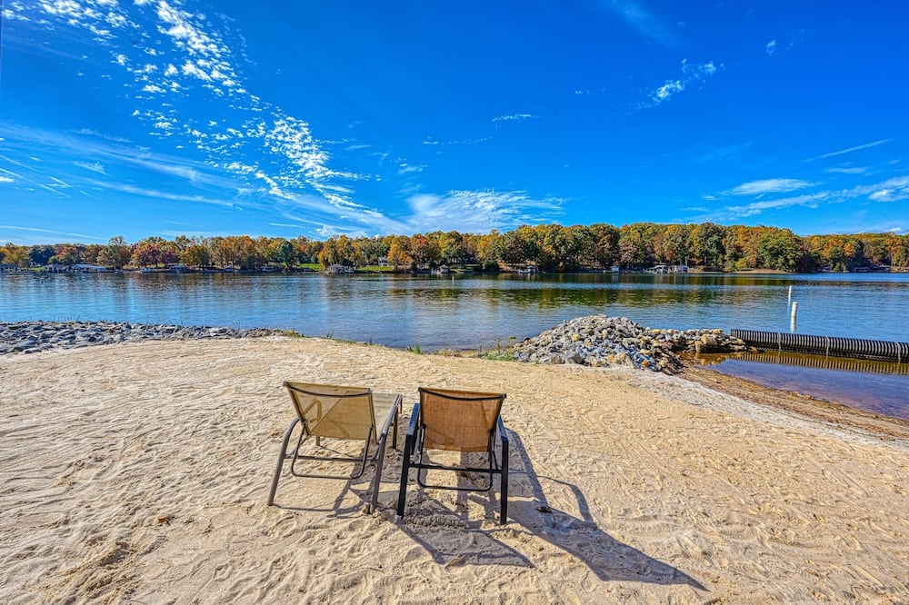 Chic Waters - Spacious Lakefront Condo W/shared Pool, hot Tub, Tennis Court, Private Balcony - Smith Mountain, VA