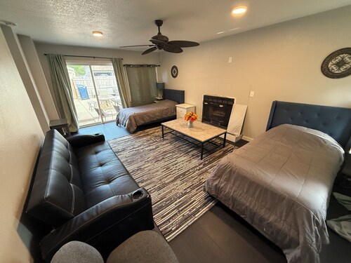 4-bedroom Lower Level Option in a Big 7 Br House with a Pool