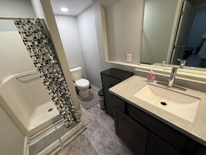 Dusche, Handtücher, Toilettenpapier
