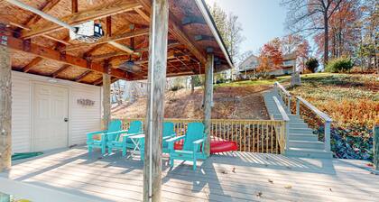 The Lake House on Sunset Point - Lakefront Home With Private Dock & Pool Table