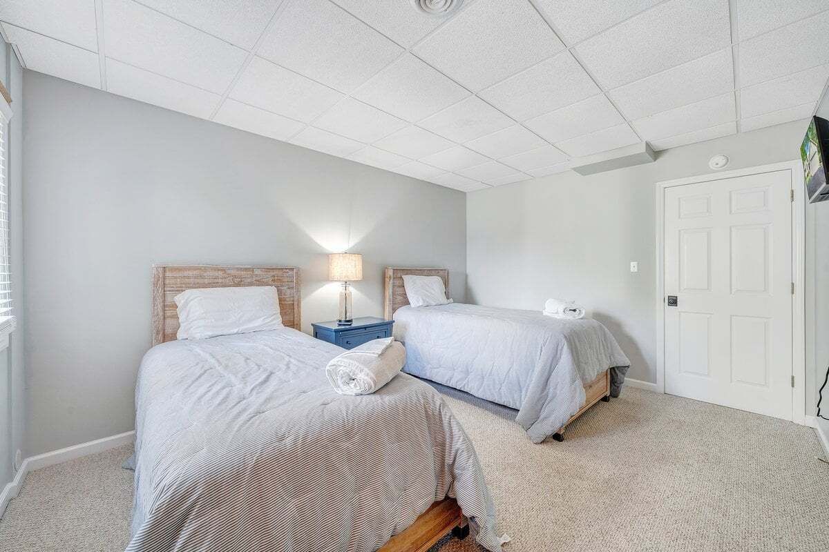 House, Multiple Beds (The Lake House on Sunset Point) | 3 bedrooms, individually decorated, individually furnished, bed sheets