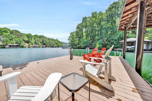 The Main House - Lakefront Home With Private hot tub & Balcony