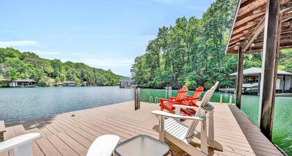 The Main House - Lakefront Home With Private hot tub & Balcony
