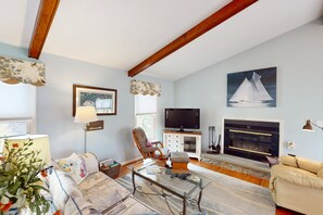 Living area - 1 Special Place - Waterfront Home With Private Dock, Lake Views, & Washer/dryer (Moneta)