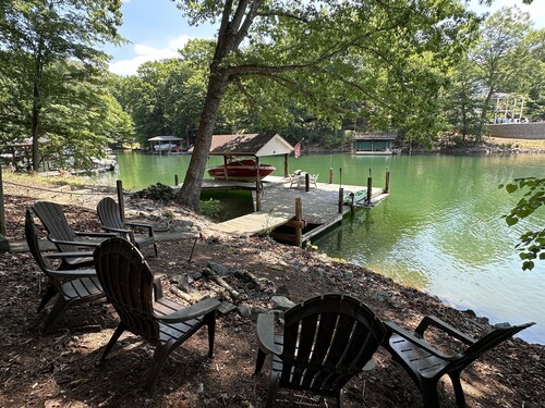 Humble Hideaway - Inviting Lakefront Home With Firepit, Balcony & W/D - Dog-friendly