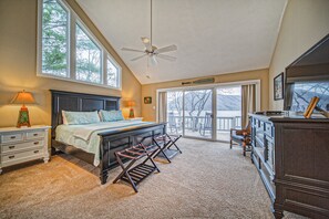 House, Multiple Beds, Hot Tub, Mountain View (Our Point of View) - Our Point of View - Lakefront Home With hot Tub, Pool Table, Dock - Dog-friendly (Huddleston)