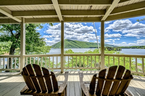 Our Point of View - Lakefront Home With hot Tub, Pool Table, Dock - Dog-friendly