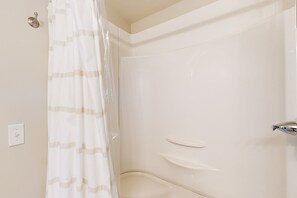 Bathroom - Lake Escape - Lakefront Home With Private Dock, hot Tub, Game Room (Moneta)