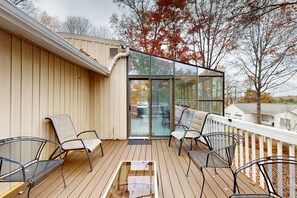 Property grounds - Lake Escape - Lakefront Home With Private Dock, hot Tub, Game Room (Moneta)