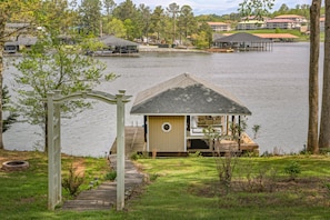 Exterior - Lake Escape - Lakefront Home With Private Dock, hot Tub, Game Room (Moneta)