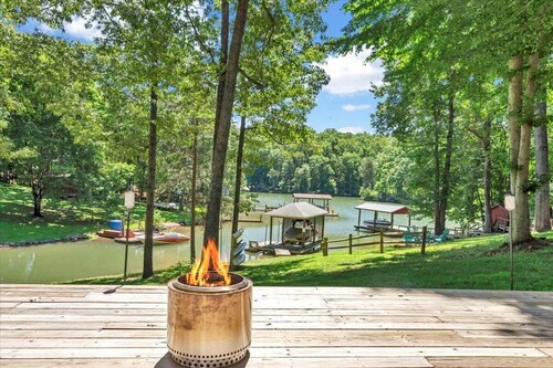 Chez At At - Lake Front & Private Dock