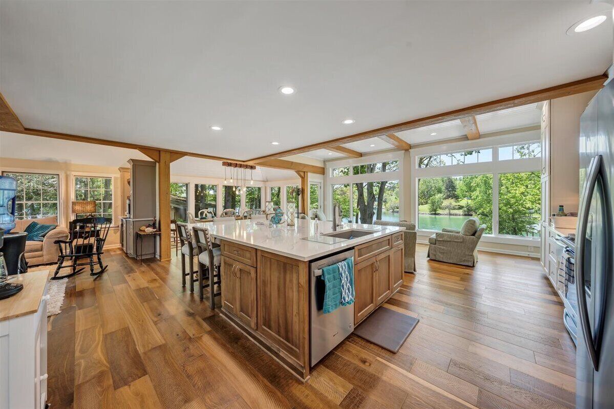 House, Multiple Beds, Hot Tub (LAKE Grace) | Private kitchen