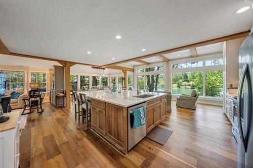 Lake Grace - Lakefront, Private Dock & Hot Tub