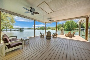 Terrace/patio - Lake Grace - Lakefront, Private Dock & Hot Tub (Moneta)