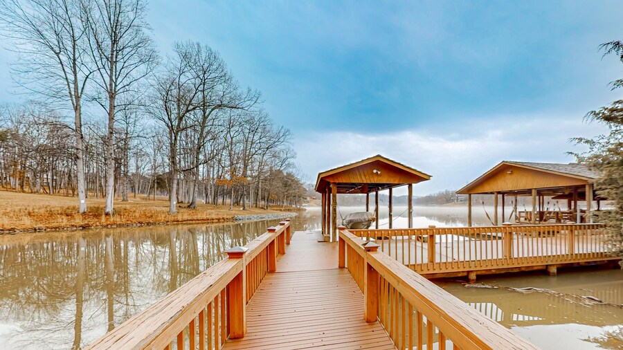 Lawi Lakehouse - Stunning Lakefront Oasis With a Kayak, Large Deck, Games, & Tranquil Views