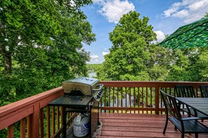 Outdoor dining - Still Waters - Lakefront Luxury Home With Views, Dock, Home Theater & Game Room (Goodview)