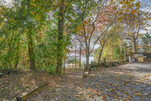 Property grounds - Herons Rest - Lakefront Home With Dock, Pool Table, & hot tub - Dogs OK (Moneta)
