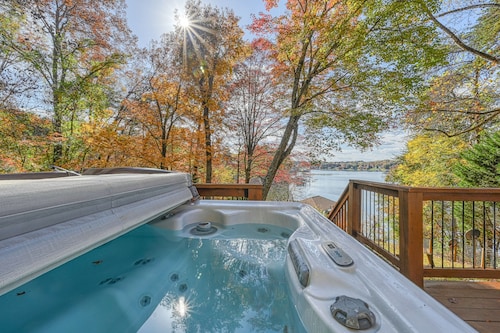 Herons Rest - Lakefront Home With Dock, Pool Table, & hot tub - Dogs OK