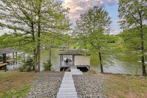 Property grounds - Lake Lover's Delight - Lakefront Home With Private Dock & Pool Table - Dogs OK (Moneta)