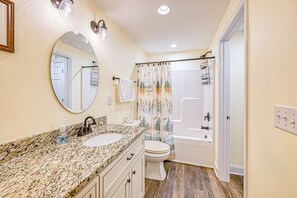 Casa, letti multipli, patio (Lake Lover's Delight) | Bagno