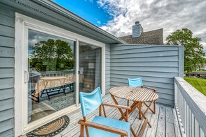 Outdoor dining - Sunset Cove - Waterways Lakefront Retreat With Boat Slip, Pool & Beach - Dogs OK (Huddleston)