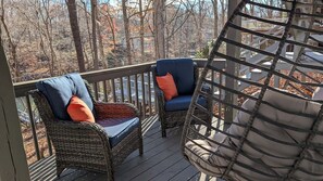Terrace/patio - Lakeside Park - Spacious pet Friendly House W/hot Tub, Kayaks, air Hockey, Deck & Patio (Moneta)