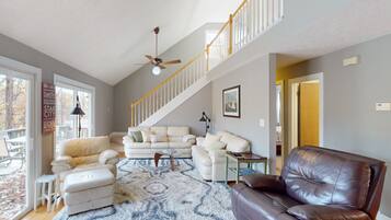 House, Multiple Beds, Hot Tub (Lakeside Park) | Living area